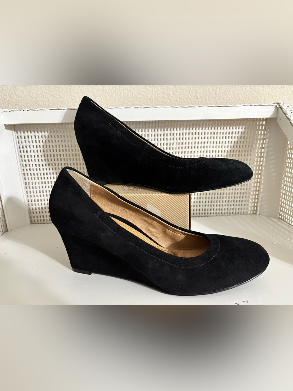 Vionic Black Suede Wedge Pumps Sz 8.5 - Never Worn
